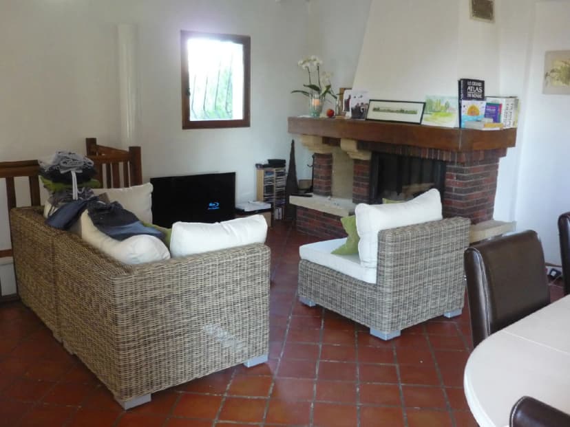 thumbnail of estate's photo