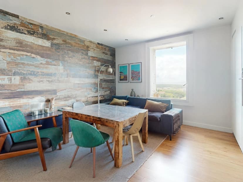 thumbnail of estate's photo