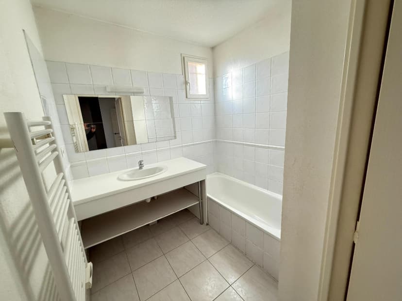 thumbnail of estate's photo