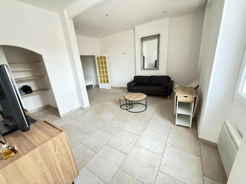 thumbnail of estate's photo