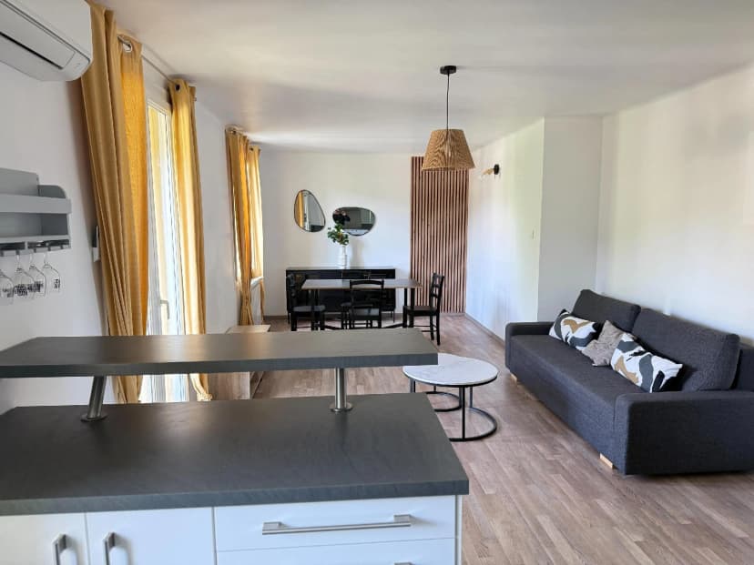 thumbnail of estate's photo